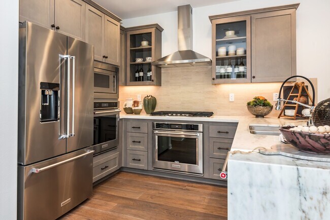 Foto del edificio - Stunning 4 Bedroom / 3 Bath Model Home w/ ...