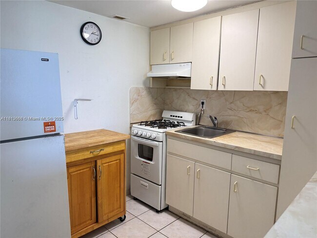 Foto del edificio - 6484 Indian Creek Dr