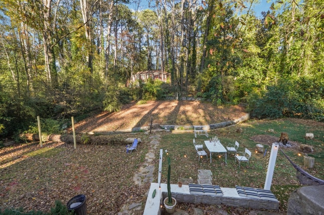 Building Photo - 2071-2073 E Roxboro Rd NE