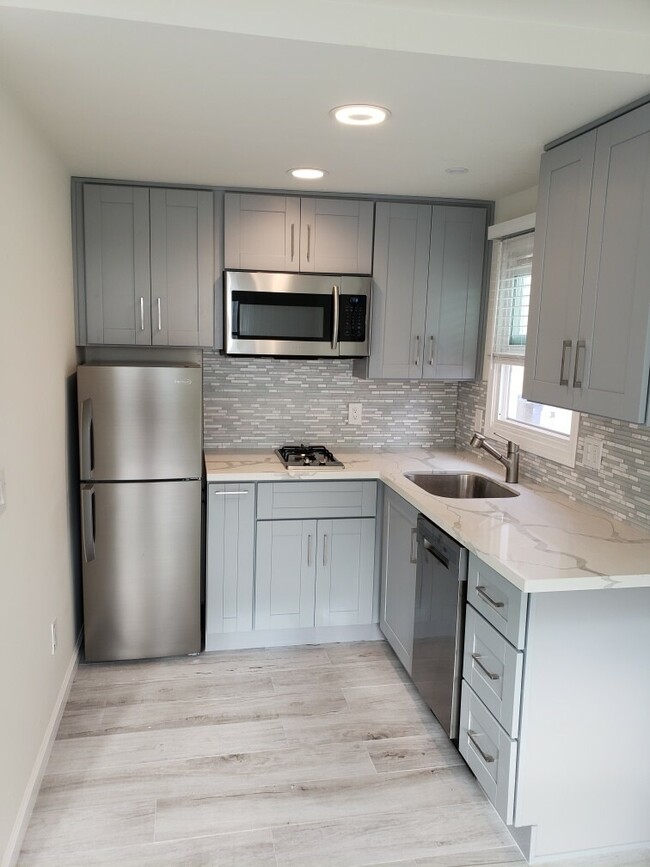 Building Photo - 732 Sunset Dr