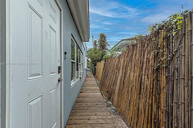 Foto del edificio - 259 NE 56th St