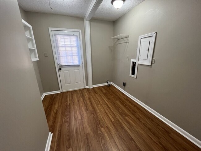 Building Photo - Renovated 4 Bedroom Bath home for Rent!
