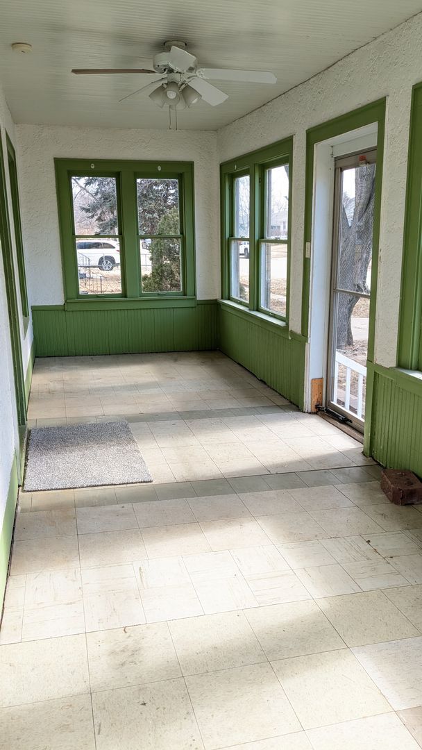 Foto del edificio - Bonus rooms galore in updated West End home!