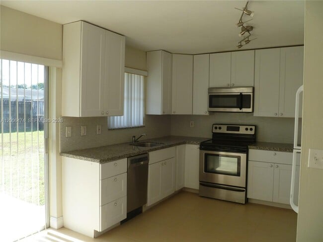 Foto del edificio - 6580 Grant St