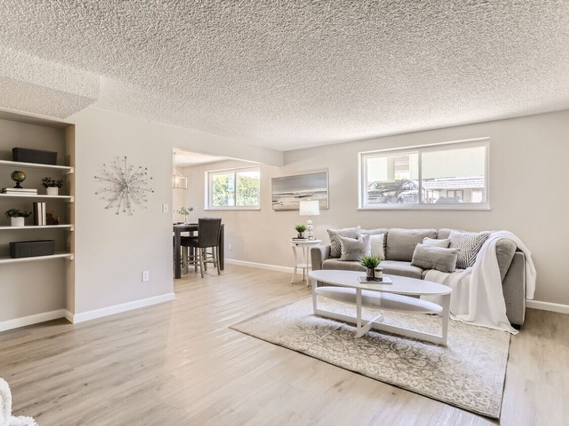 Foto principal - 3 Bedroom 2 Bathroom Condo in Lakewood!