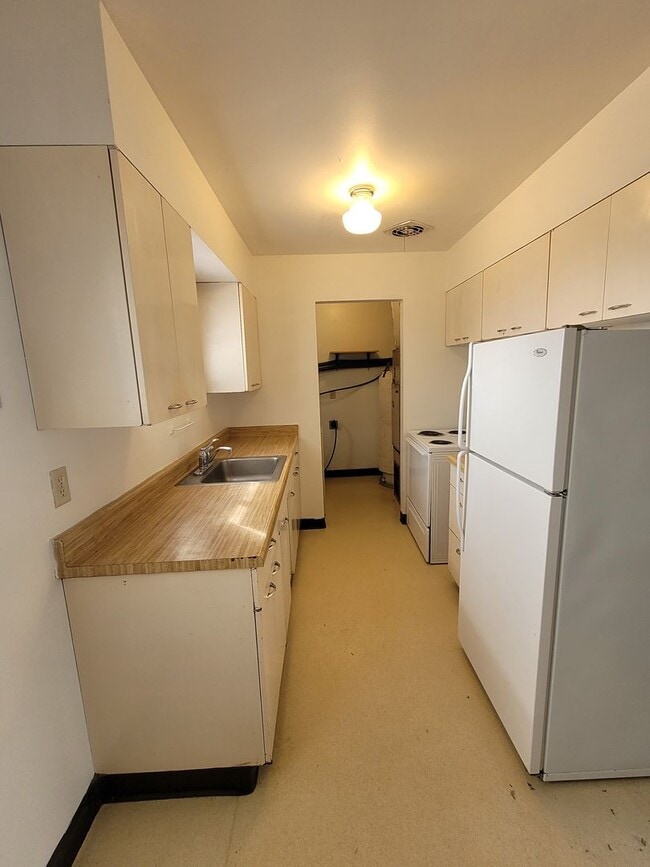 Building Photo - 1222/1224vand