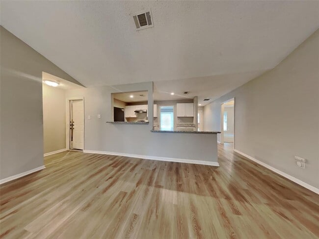 Building Photo - 3434 Deer Valley Dr