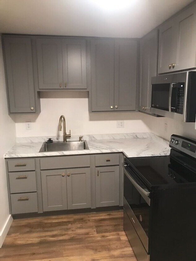 Foto principal - 600 S Western Ave