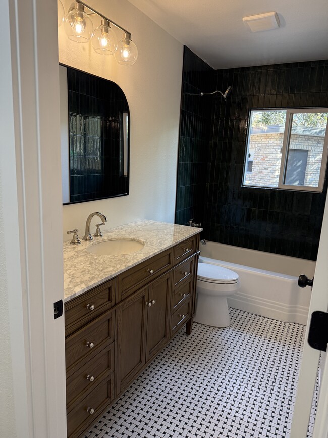 Building Photo - 7601 Robalo Rd