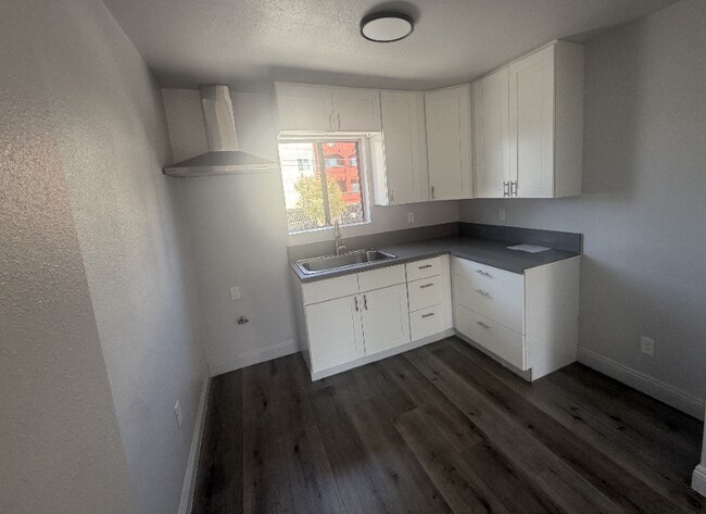 Foto del edificio - 8464 Avalon Blvd