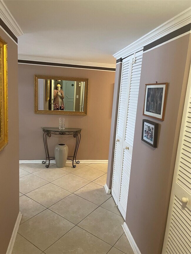 Building Photo - 1401 S Ocean Dr