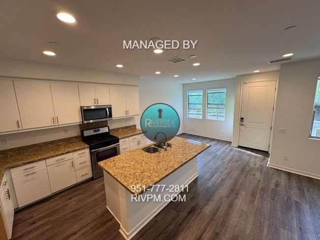 Building Photo - DISCOVER YOUR DREAM CONDO AT 105 CORONA!!