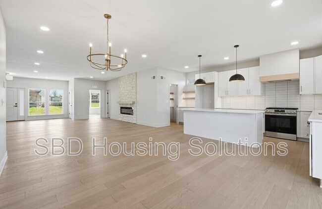 Building Photo - 1412 NE Ernest Way