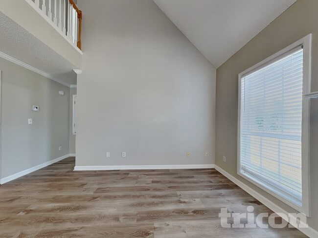 Building Photo - 130 Kyle Way