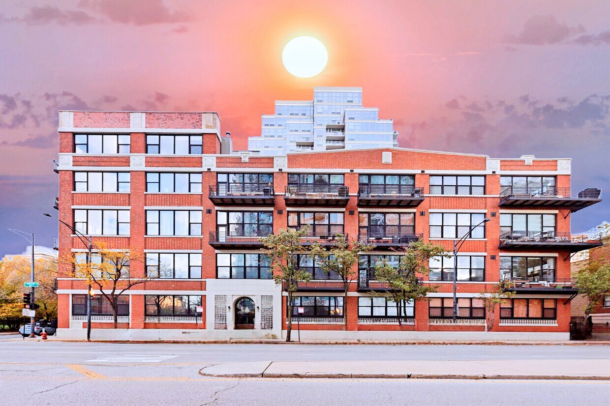 Foto principal - 1601 S Indiana Ave