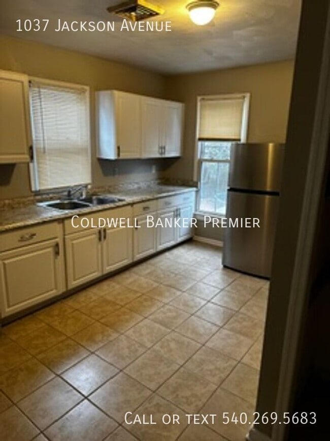 Foto del edificio - 1037 Jackson Ave