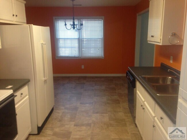 Building Photo - 156 Wakefield Dr