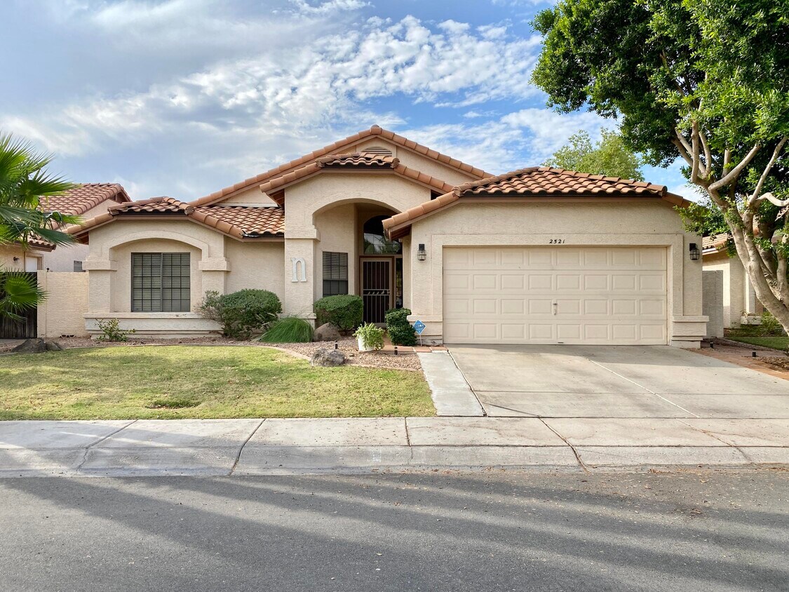 Foto principal - 2521 E Indigo Brush Rd