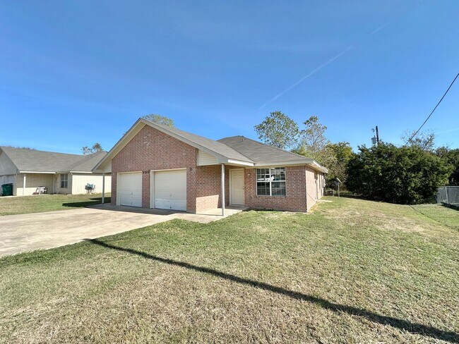 Foto del edificio - 2209 Indian Trail