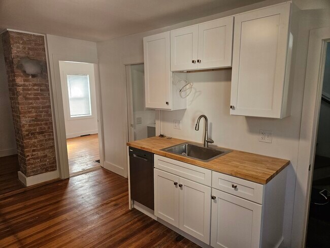 Kitchen - 323 Williams St