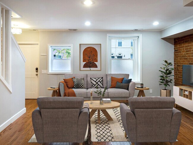 Foto del edificio - Updated Southwest Waterfront rowhouse step...