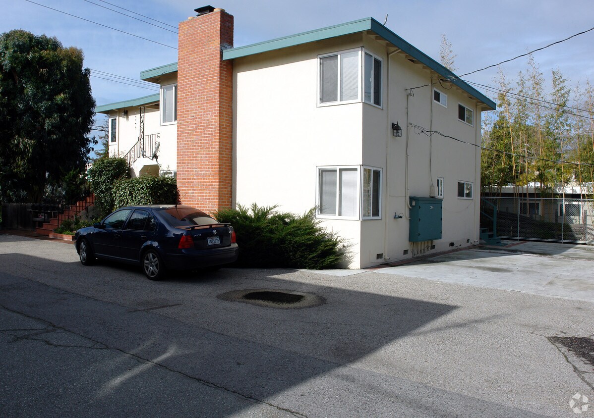 Building Photo - 2711 Alma Street