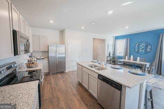 Foto del edificio - 4901 Stonebrooke Dr
