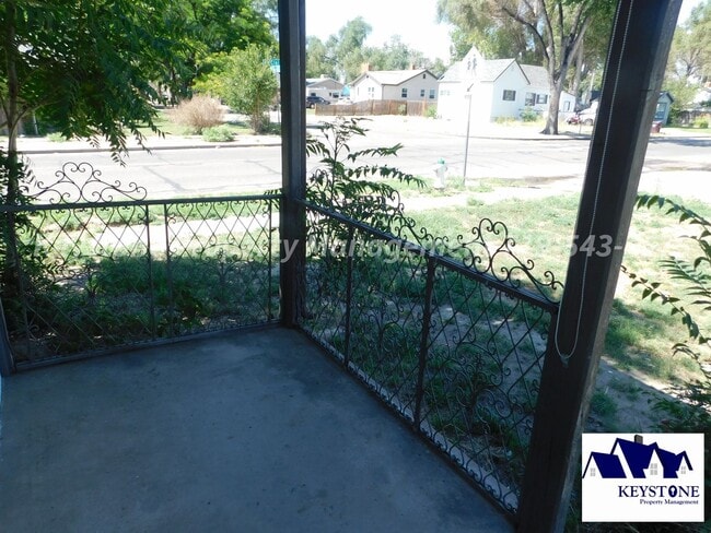 Building Photo - 2 Bedroom/1 Bath/ 1 Car Garage House on Corner Lot - $1,125/$1,125