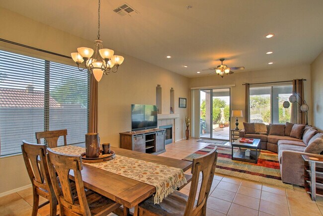 Foto del edificio - 10342 E Tierra Buena Ln