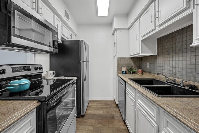 Building Photo - 8517 Hearth Dr