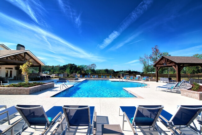 Building Photo - Silver Oaks Apartments