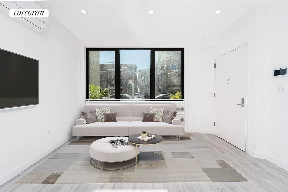 Foto principal - 14-11 31st Ave