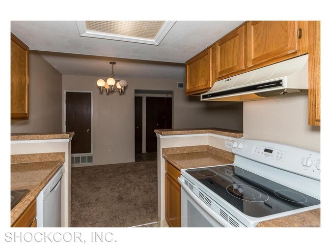 Building Photo - 8335 S Fairmount Dr