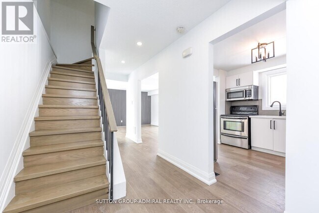 Building Photo - 4 Hardcastle Ct