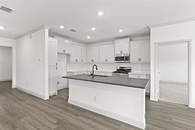 Building Photo - 658 Parkside Dr