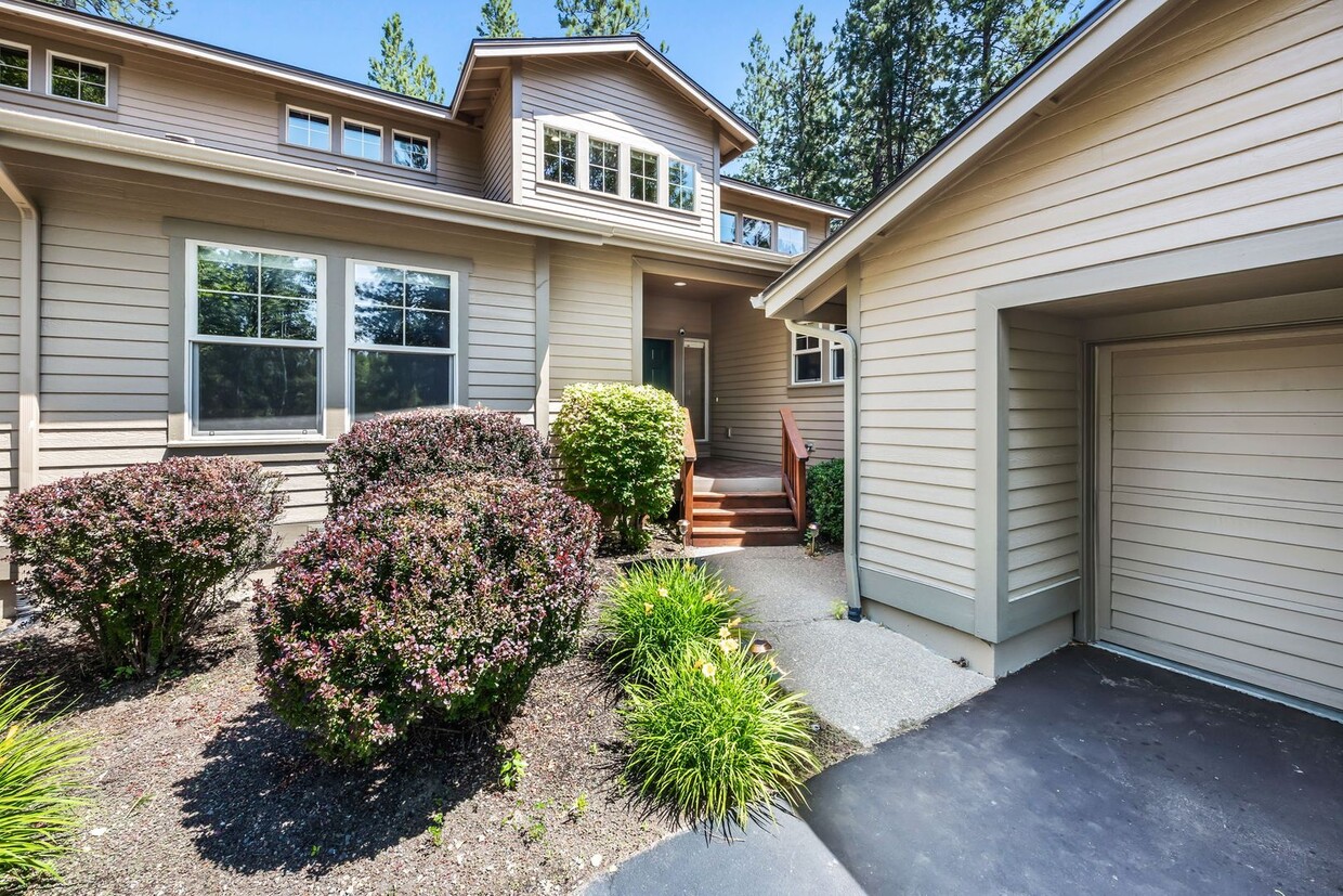 Foto principal - 3 Bed 3 Full Bath townhome on Wiggi Creek ...