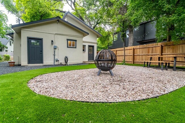 Foto del edificio - 1507 Holly St