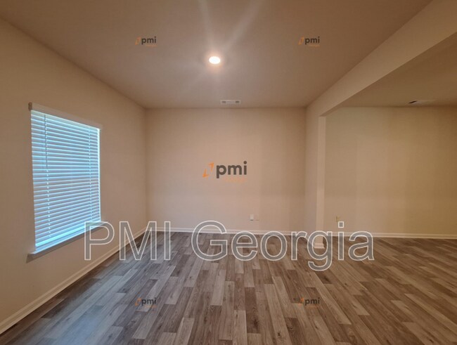 Building Photo - 660 Gleaner Wy