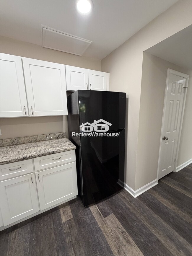 Building Photo - 7538 Woodbine Dr