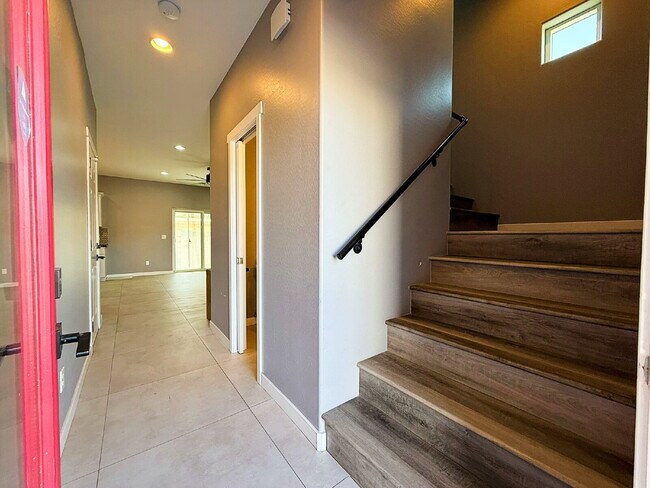 Foto del edificio - Charming Updated Three-Bedroom Home in Eas...