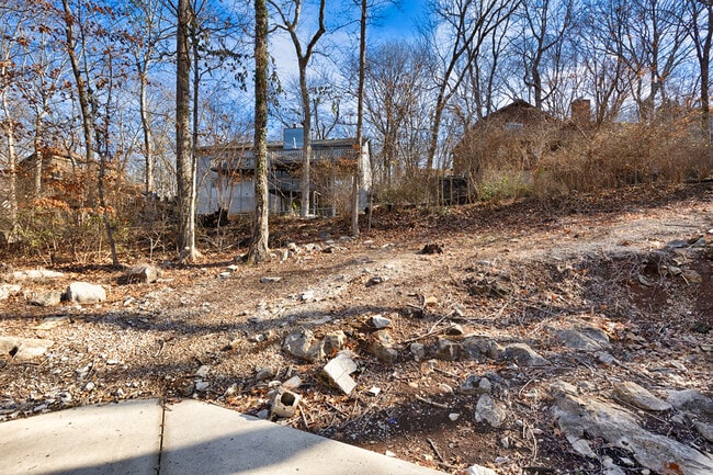 Building Photo - 716 Chambers Dr NE