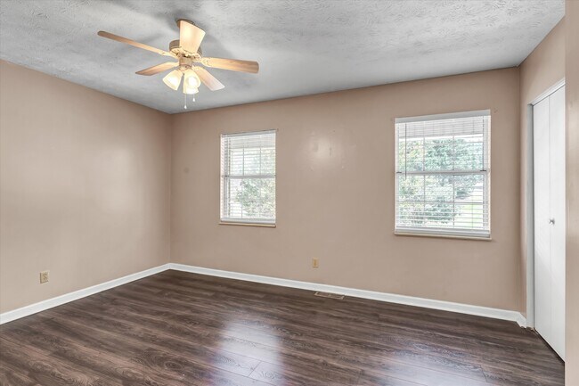 Foto del edificio - 686 Bethany Ct