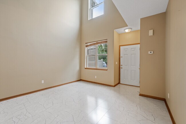 Foto del edificio - 5075 Holly Ln N