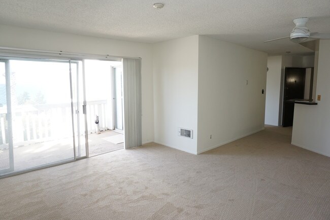 Spacious & Bright Living area - 660 The Village