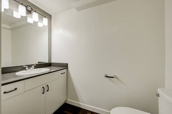 Foto del edificio - 624 Yale Apartments