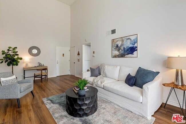 Foto del edificio - 6306 Summertime Ln