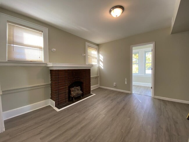 Building Photo - 48 Hopkins Pl