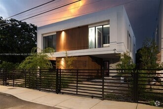 Building Photo - 410 NW 52nd St