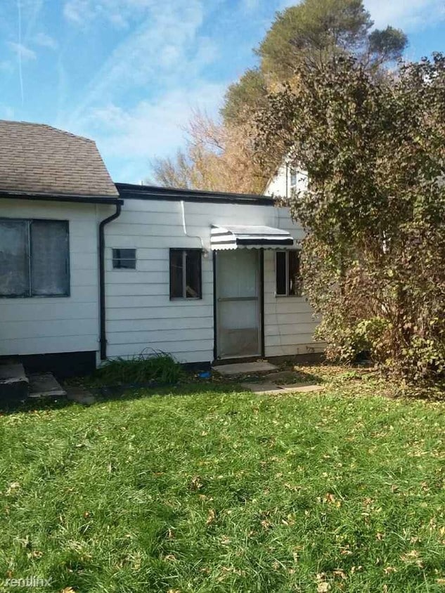 Primary Photo - Studio, 1 bath Duplex - G4098 Fenton Rd # 2