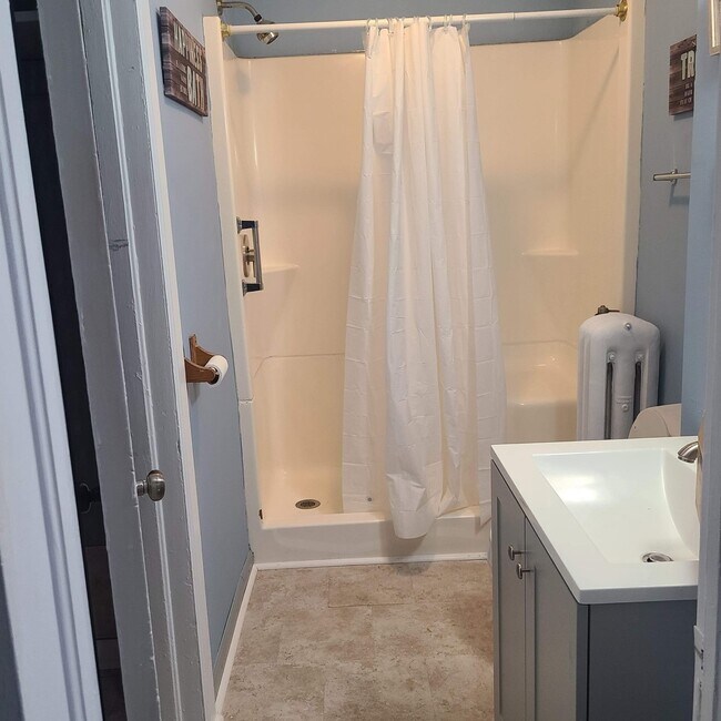 Bathroom - 83 Murray St